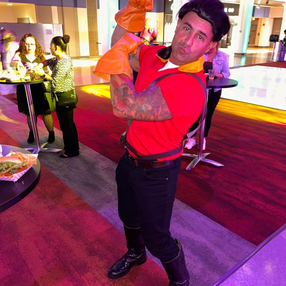 6pc Size Large Men's Gaston Costume Cosplay Halloween